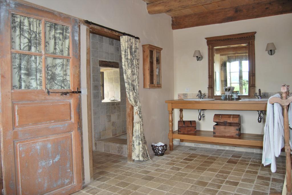 Bed and Breakfast Mas De Garrigue Calvignac Pokoj fotografie