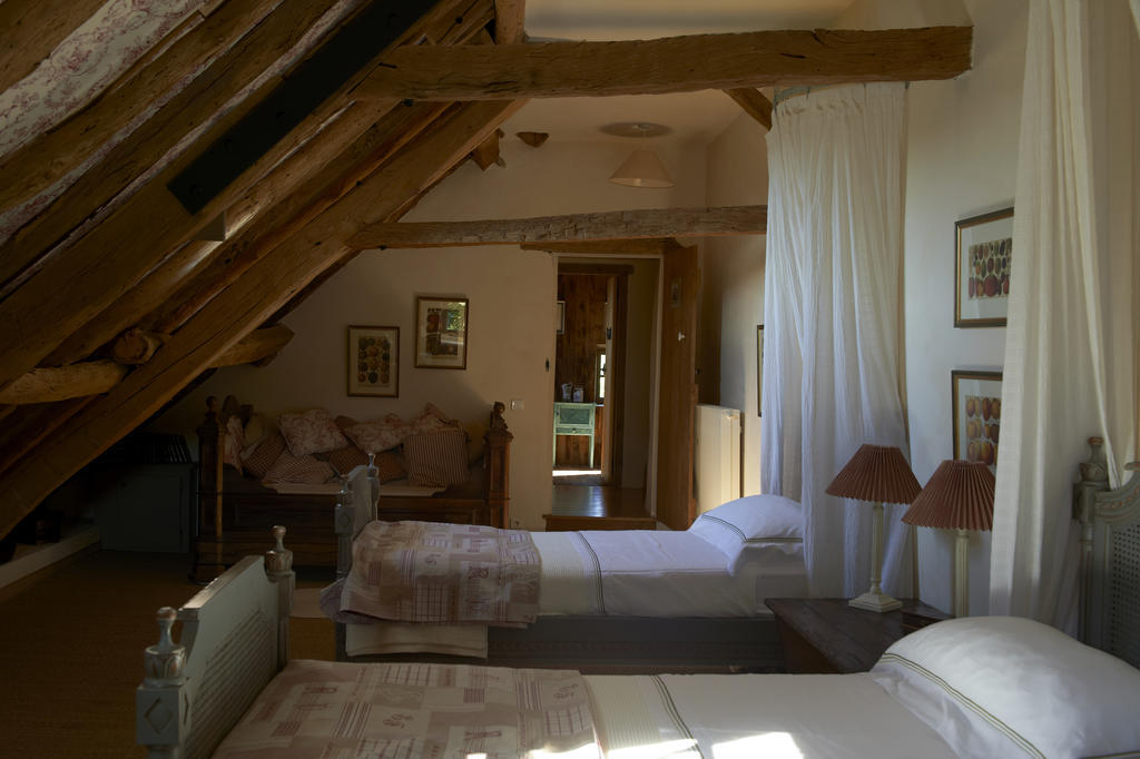 Bed and Breakfast Mas De Garrigue Calvignac Pokoj fotografie